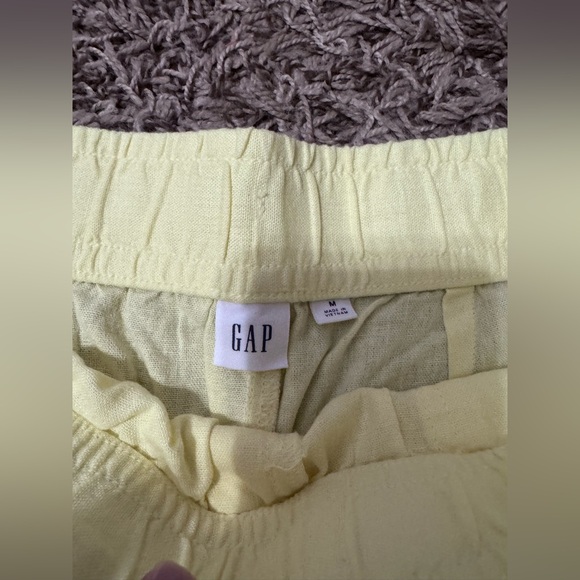 GAP Soft Yellow Casual Linen blend shorts size M. BNWT - Picture 2 of 2